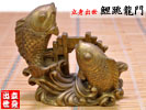 銅製　鯉跳龍門の置物