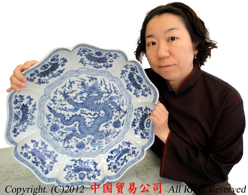 中国美術工芸品 ＞ 景徳鎮皿・陶磁器 ＞ 景徳鎮 青花手描「八寶龍紋」大皿